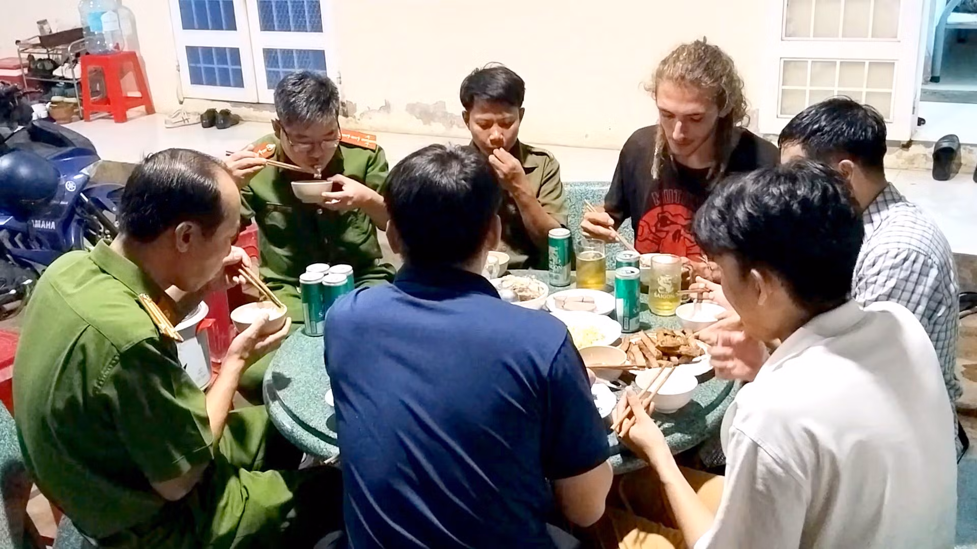 Câu chuyện nhân văn ngày Tết ở Công an xã Tân Tiến -0