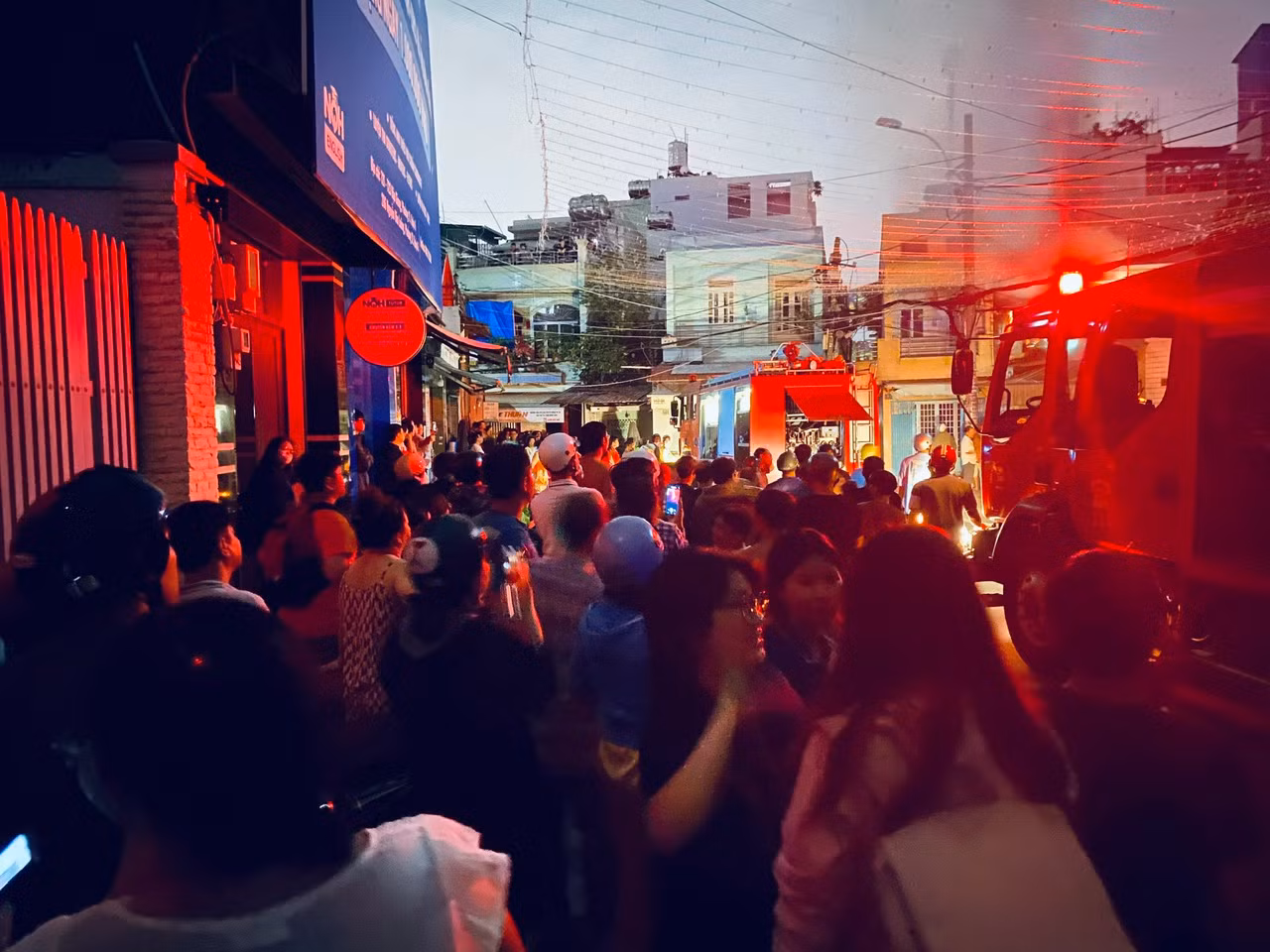 2 người thoát khỏi đám cháy căn nhà cho thuê trong hẻm sâu -0