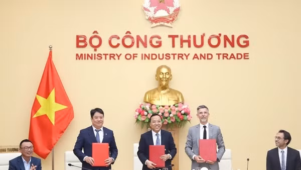 EVN chính thức tiếp nhận Nhà máy điện BOT Phú Mỹ 2.2