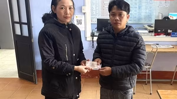 Công an phường giúp một người làm thuê tìm lại số tiền chuyển khoản nhầm
