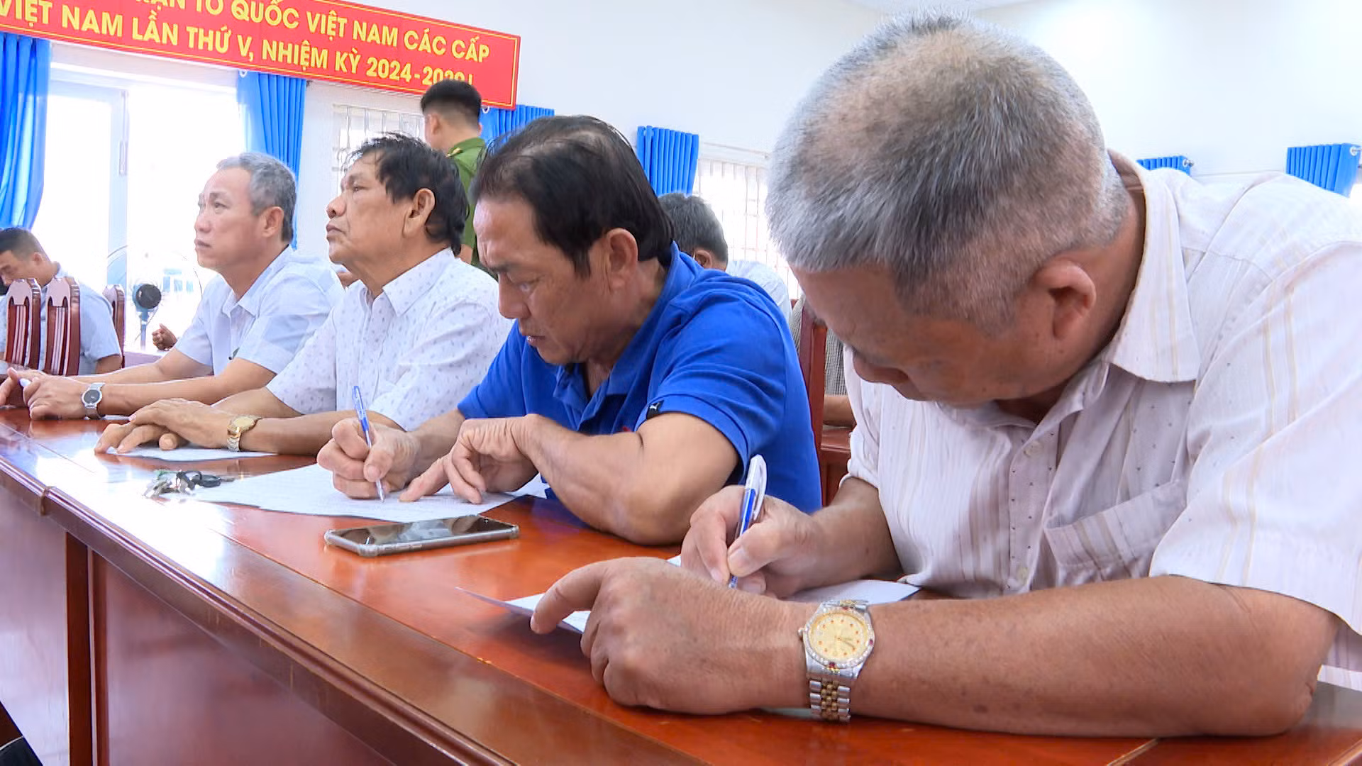 Tuyên truyền, ký cam kết phòng, chống tội phạm về ma túy cho các chủ ghe, tàu -2