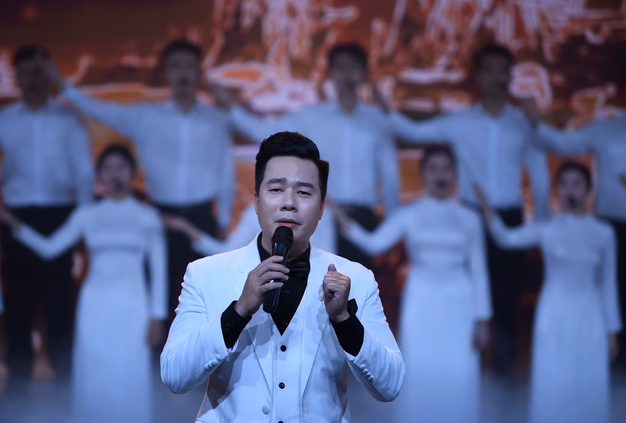 Tự hào 95 năm “Vững bước dưới cờ Đảng” -0