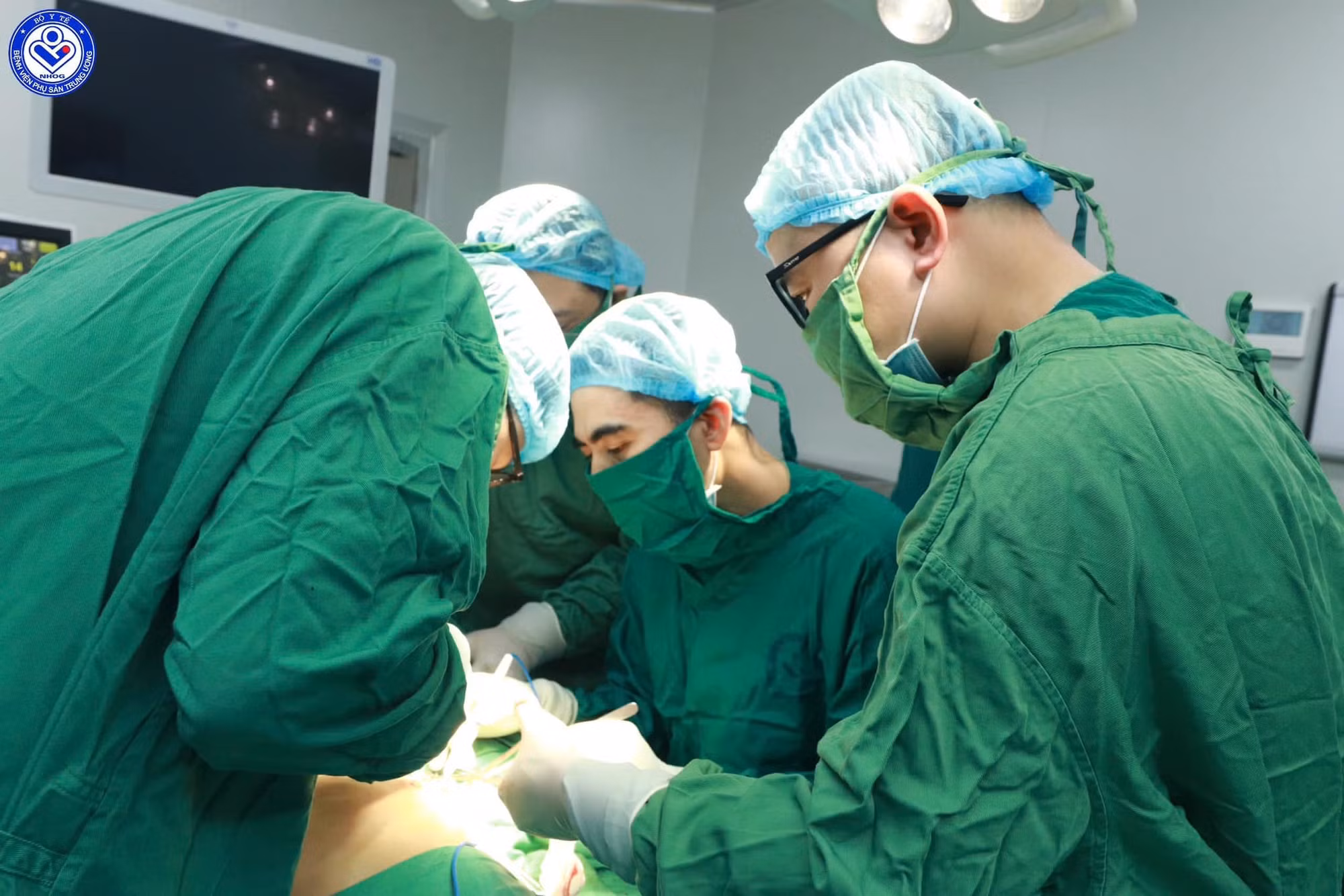 Hiếm gặp: Mắc ung thư vú cùng lúc cả hai bên, chị em nên tầm soát định kỳ -0