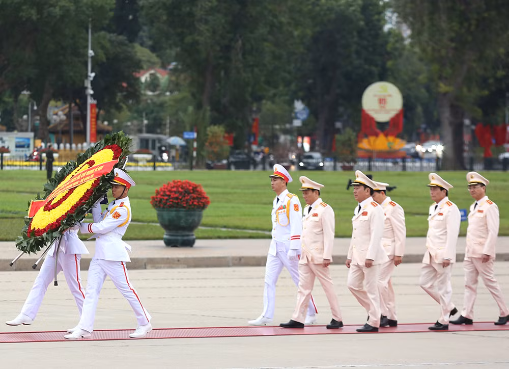 Lãnh đạo Đảng, Nhà nước vào Lăng viếng Bác nhân kỷ niệm 95 năm Ngày thành lập Đảng -0