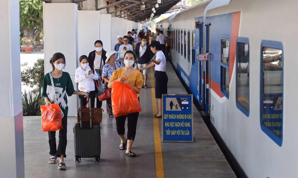 Ngành đường sắt mở bán sớm, giảm giá vé tàu nghỉ lễ 30/4 và 1/5 -0