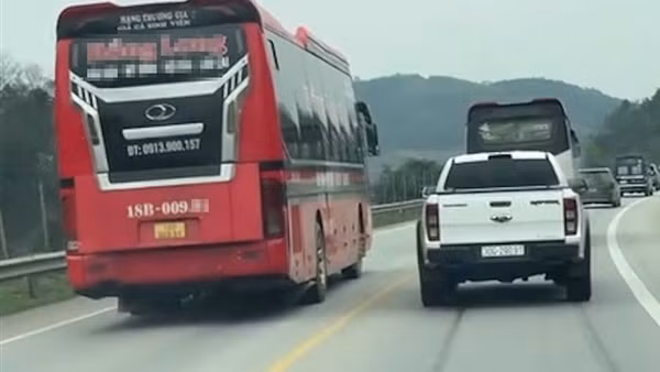 Xử phạt tài xế xe khách vượt ẩu trên cao tốc