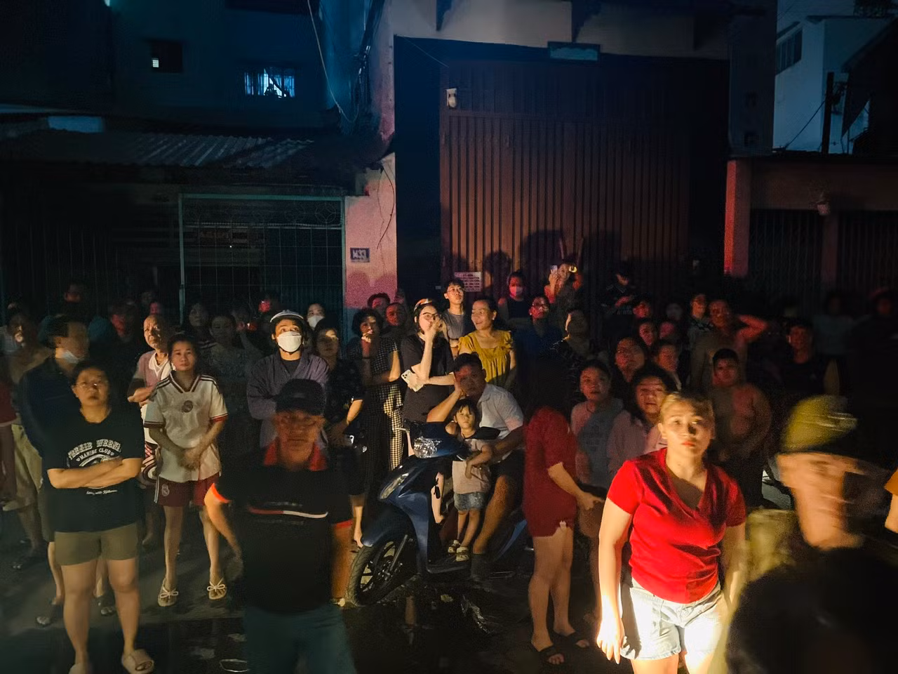 2 người thoát khỏi đám cháy căn nhà cho thuê trong hẻm sâu -0