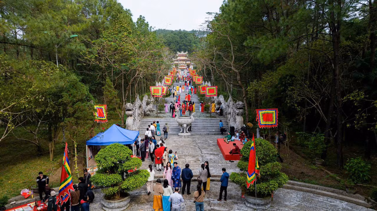 Khai hội Đền Huyền Trân -0