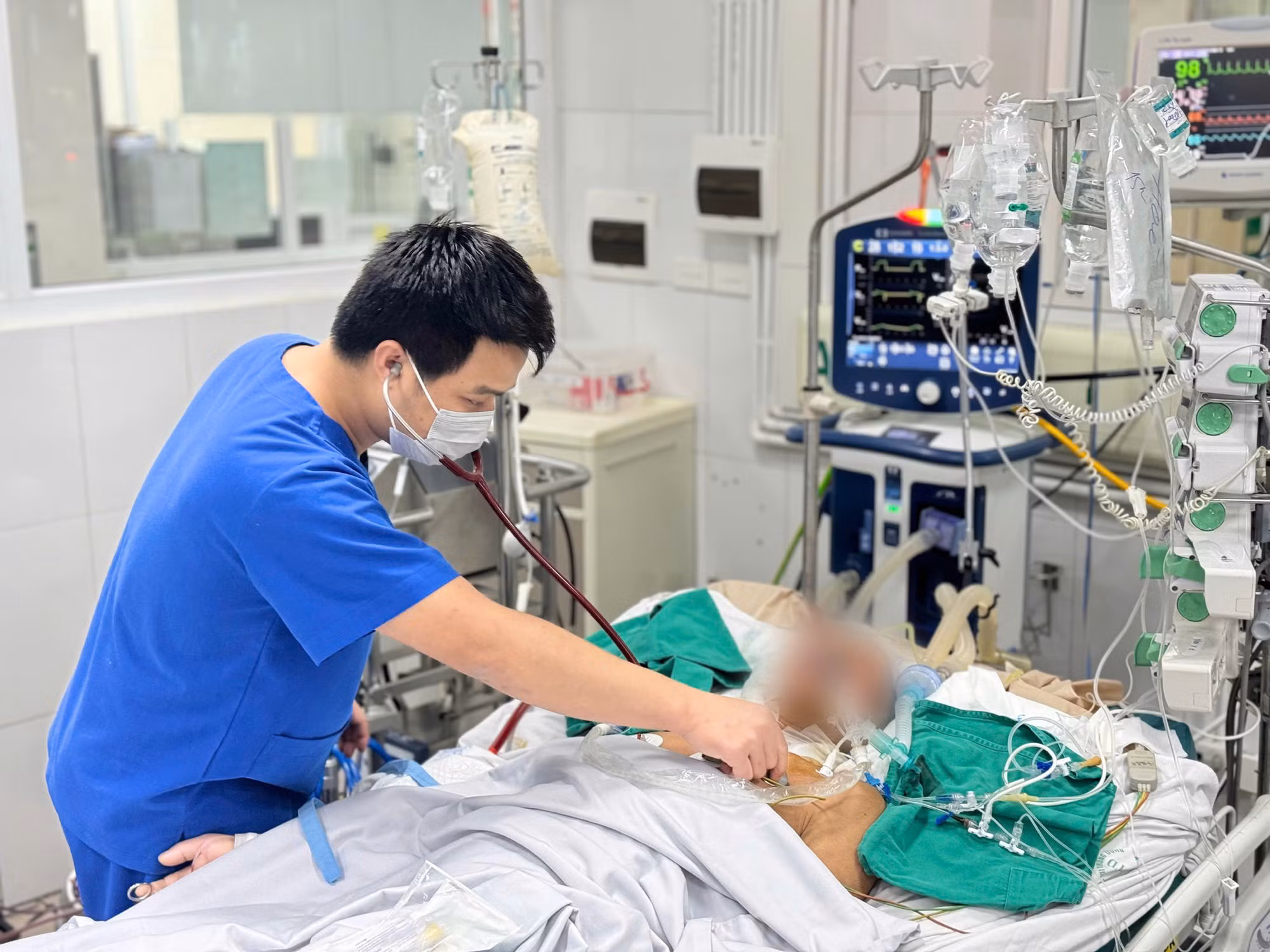 Nhiều người mắc cúm A, có người nguy kịch -0