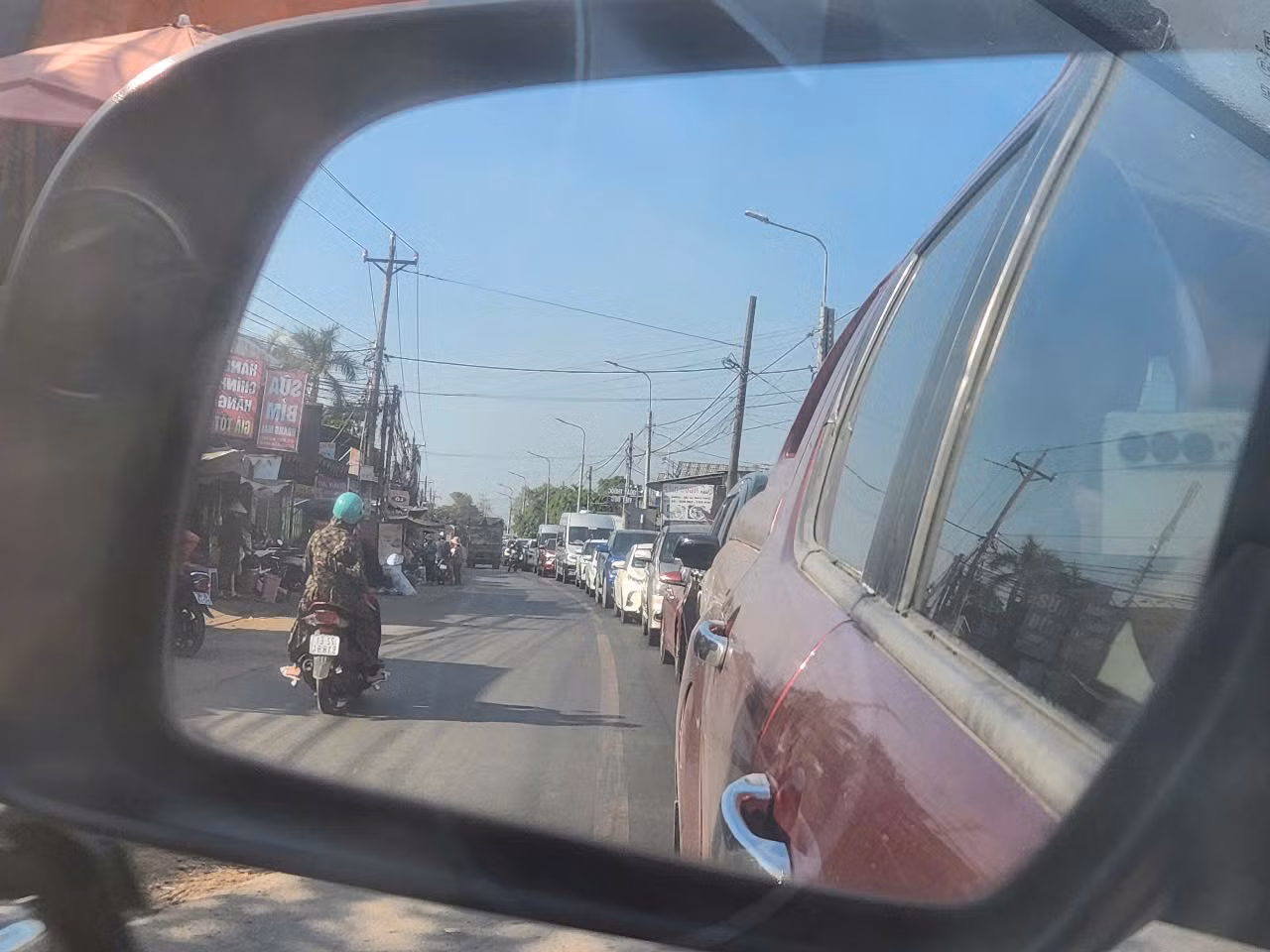 Huy động CSGT chống ùn ứ tại các cửa ngõ thành phố khi người dân ùn ùn từ quê lên -3