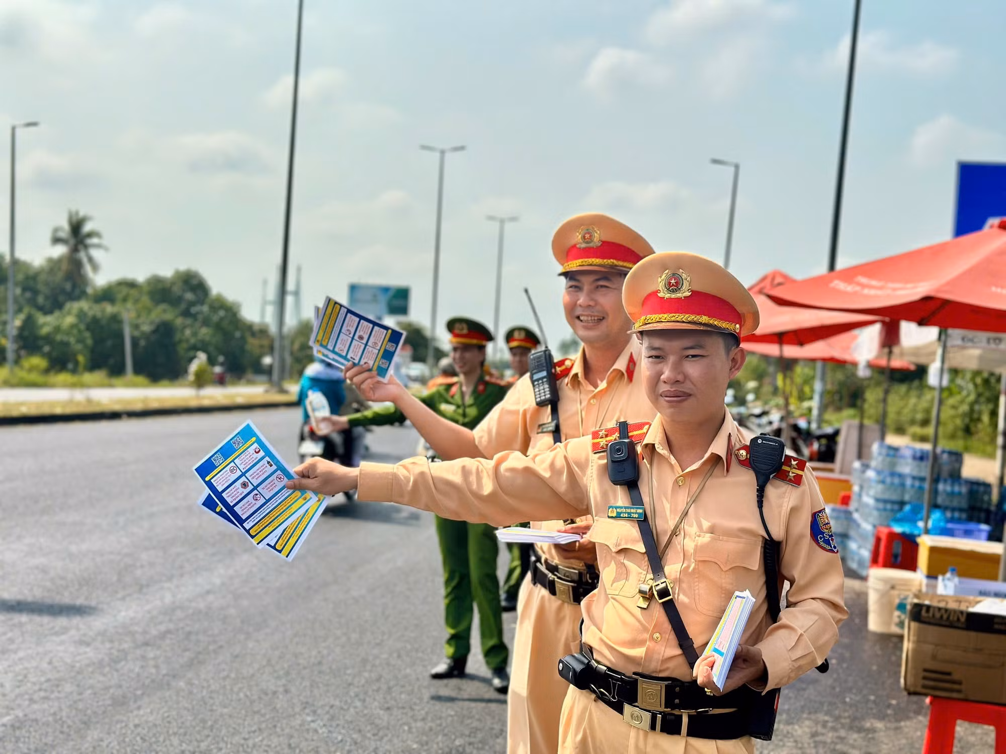Giữ vững bình yên sông nước để người dân vui xuân đón Tết -0