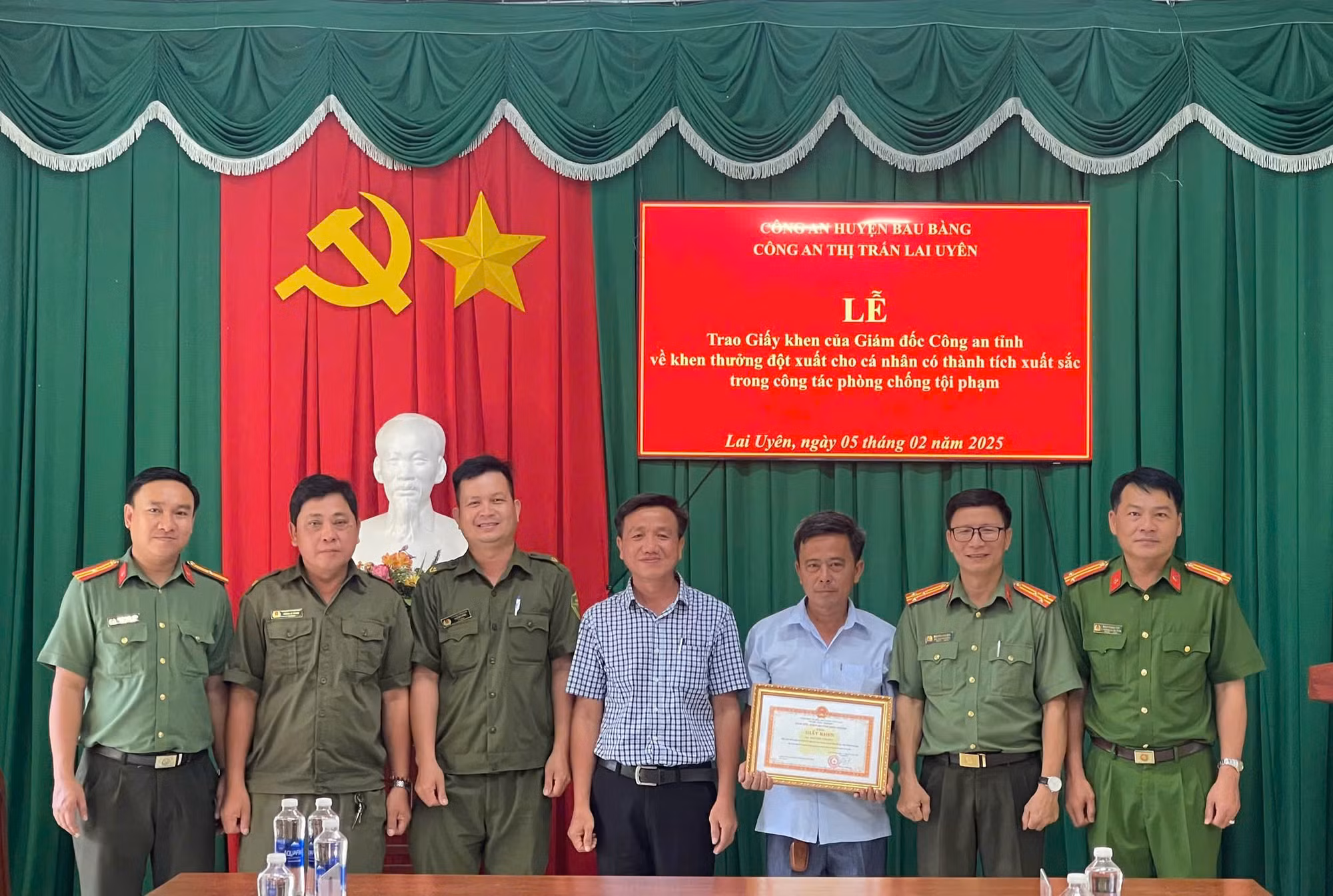 Khen thưởng vụ bắt nhóm đối tượng trộm cắp chuyên nghiệp -0