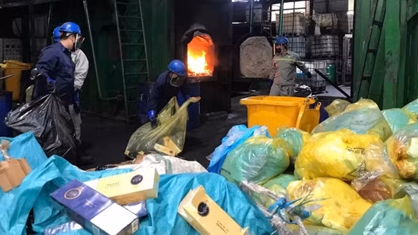 TP Hồ Chí Minh tiêu hủy hàng lậu, hàng giả dịp Tết Nguyên đán