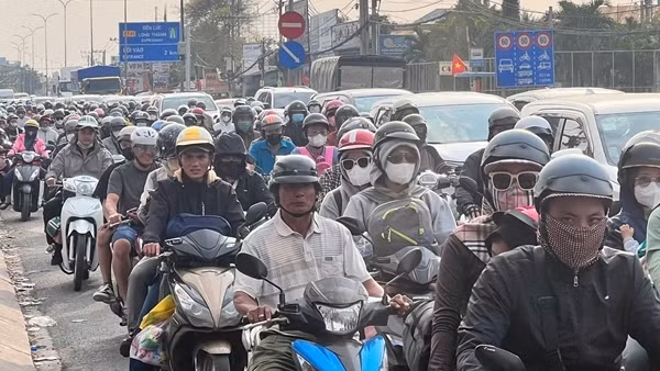 Huy động CSGT chống ùn ứ tại các cửa ngõ thành phố