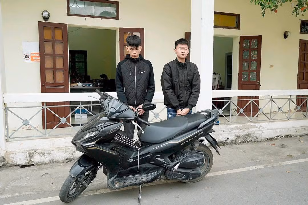 Sau 6 tiếng, Công an bắt 2 đối tượng cướp giật tài sản ngày mùng 2 Tết -0