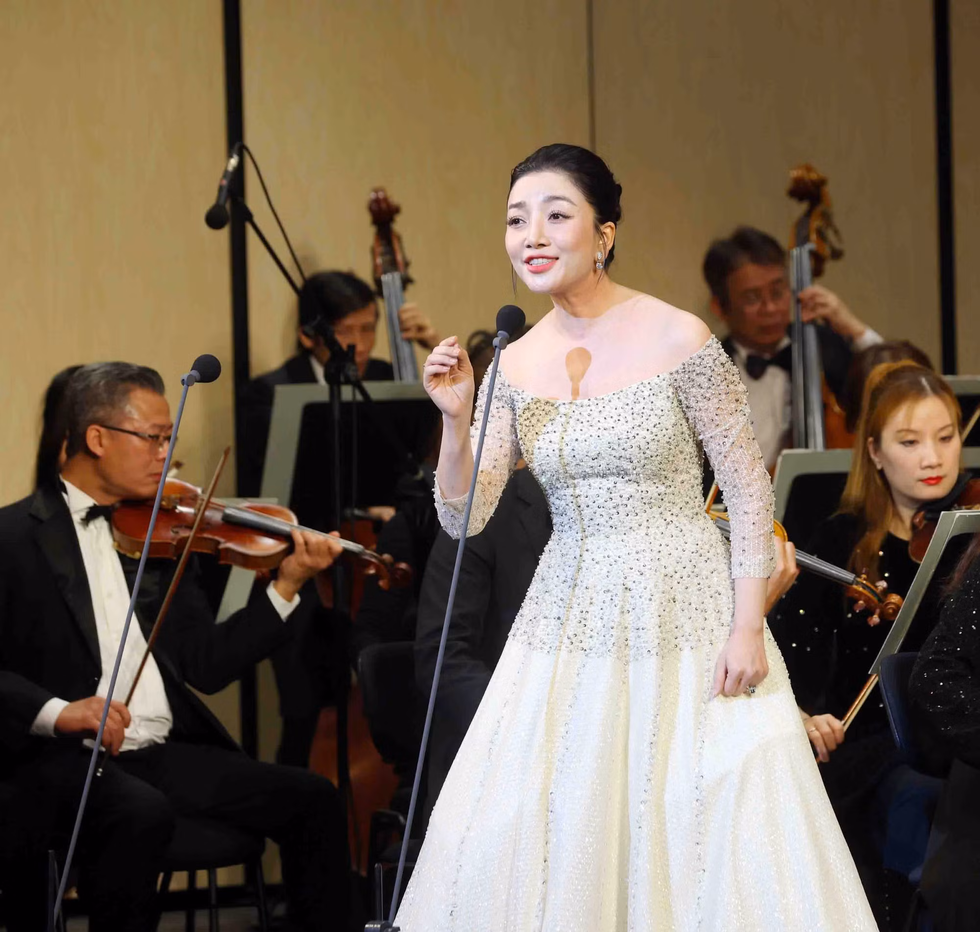 “Hoà nhạc chào xuân – New year concert 2025”: Ngập tràn những giai điệu xuân tại Nhà hát Hồ Gươm -0