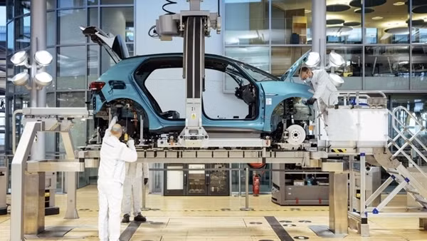 Ông Trump bắt đầu áp thuế Trung Quốc, Mexico và Canada