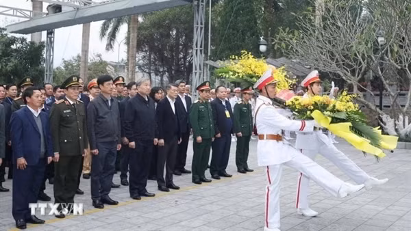 Tổng Bí thư Tô Lâm dâng hương tưởng nhớ và tri ân các Anh hùng liệt sỹ