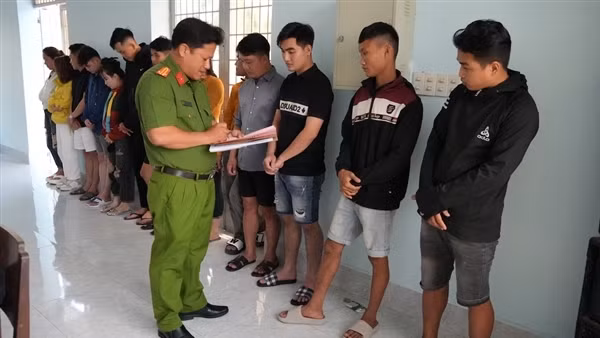 Nhóm thanh niên thuê nhà nghỉ phê ma túy tối mùng 3 Tết