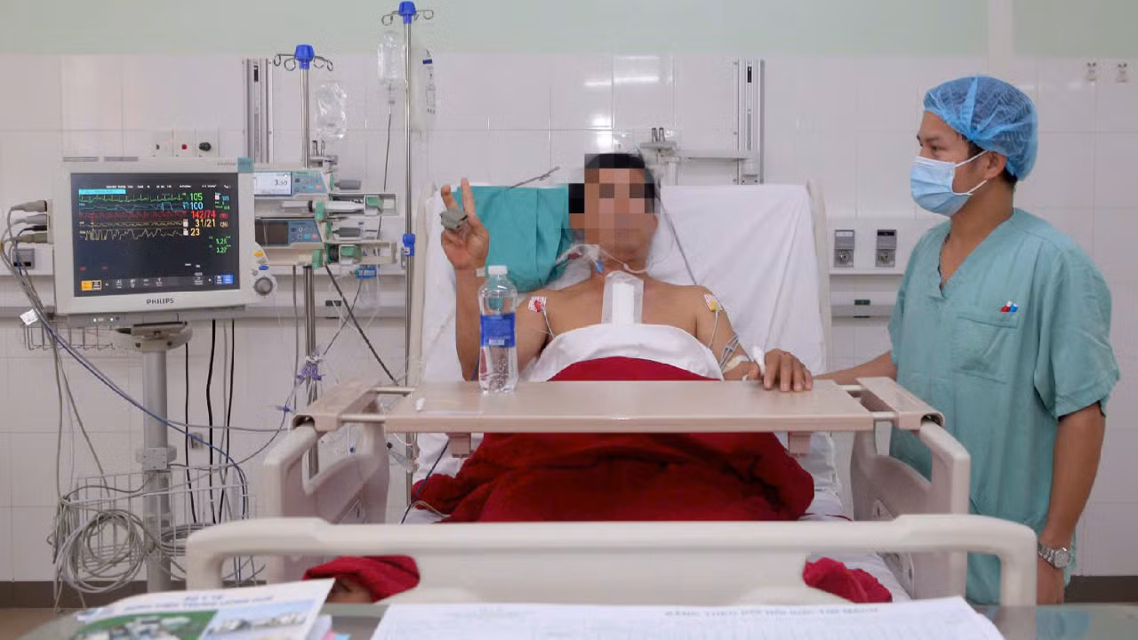 Người đàn ông làm nghề hái cà phê thuê được cứu sống nhờ ca ghép tim xuyên Việt -0