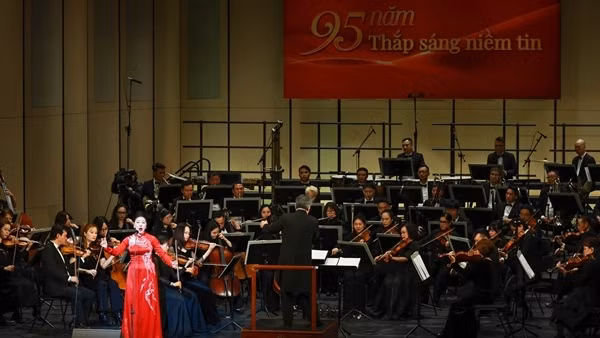 Tổng Bí thư Tô Lâm dự chương trình nghệ thuật “95 năm thắp sáng niềm tin”