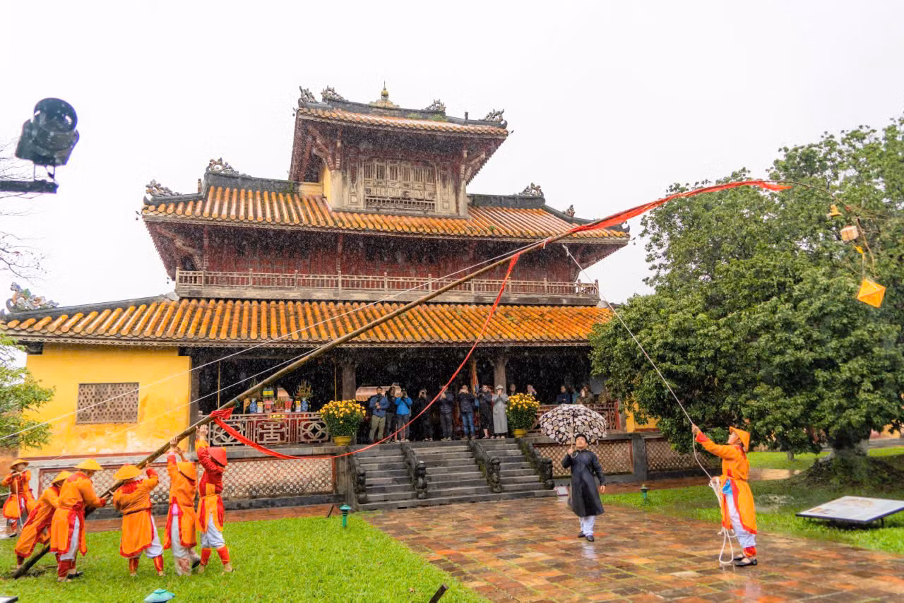 Tái hiện lễ hạ nêu, khai ấn triều Nguyễn trong Hoàng cung -0