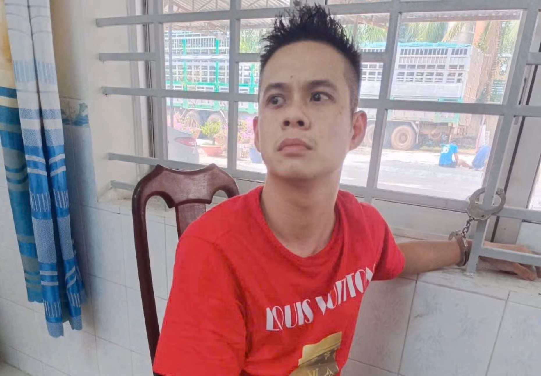 tuy1.jpg -0