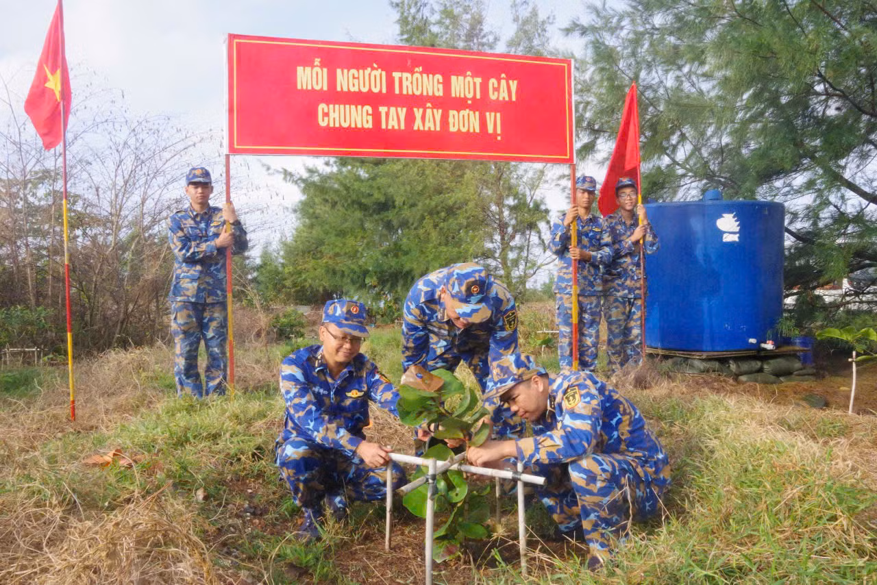 Huyện đảo Trường Sa sôi nổi hưởng ứng 