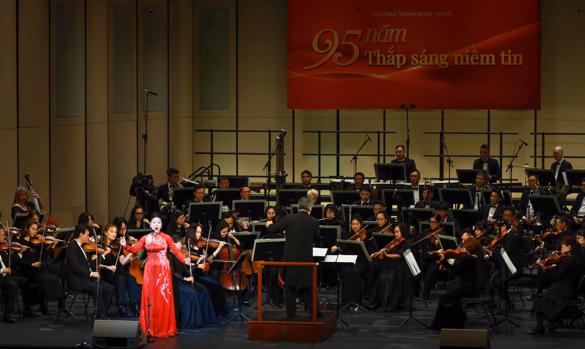 Tổng Bí thư Tô Lâm dự chương trình nghệ thuật “95 năm thắp sáng niềm tin” -1