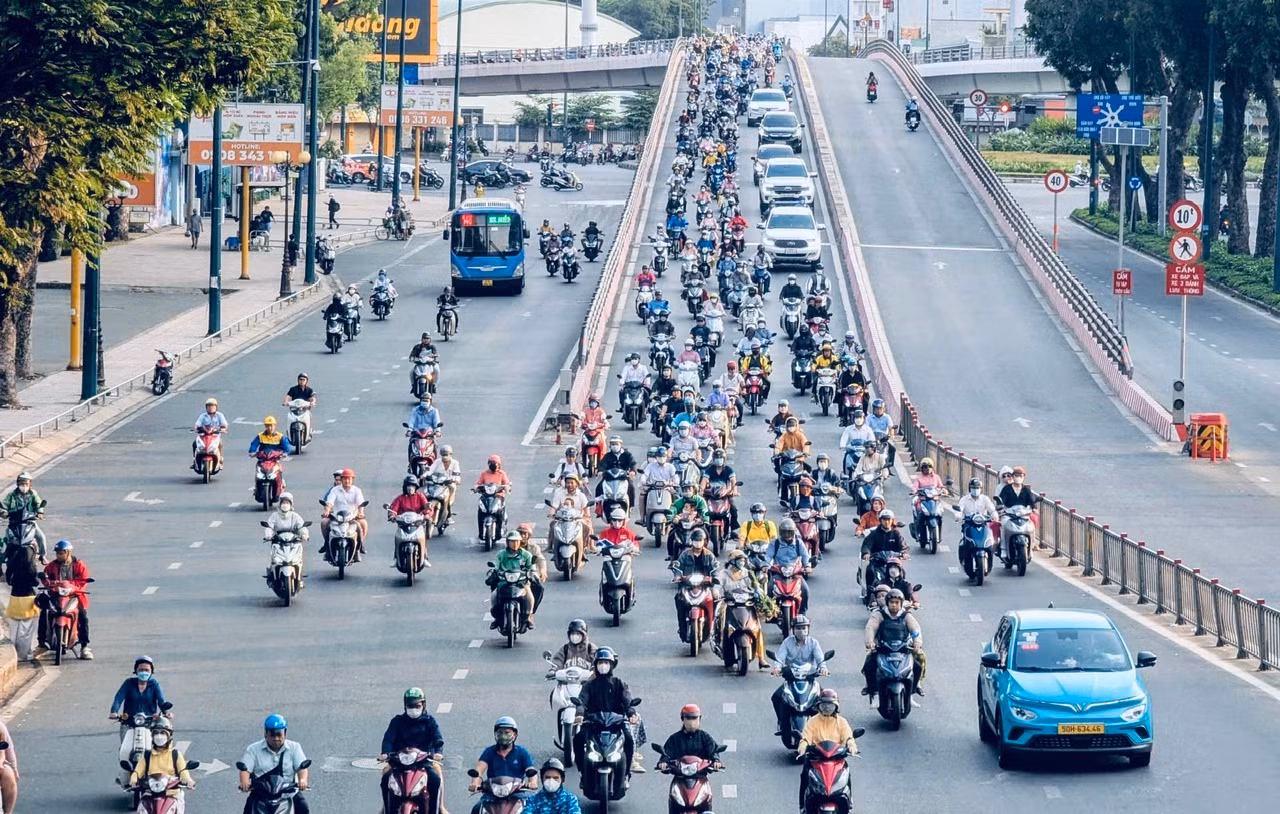 Giao thông thông thoáng trong ngày đầu đi làm sau kỳ nghỉ Tết -3