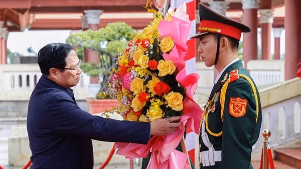 Thủ tướng Phạm Minh Chính dâng hương tại khu lưu niệm đồng chí Phạm Văn Đồng