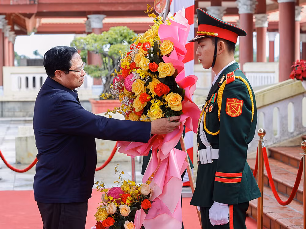 Thủ tướng Phạm Minh Chính dâng hương tại khu lưu niệm đồng chí Phạm Văn Đồng -0