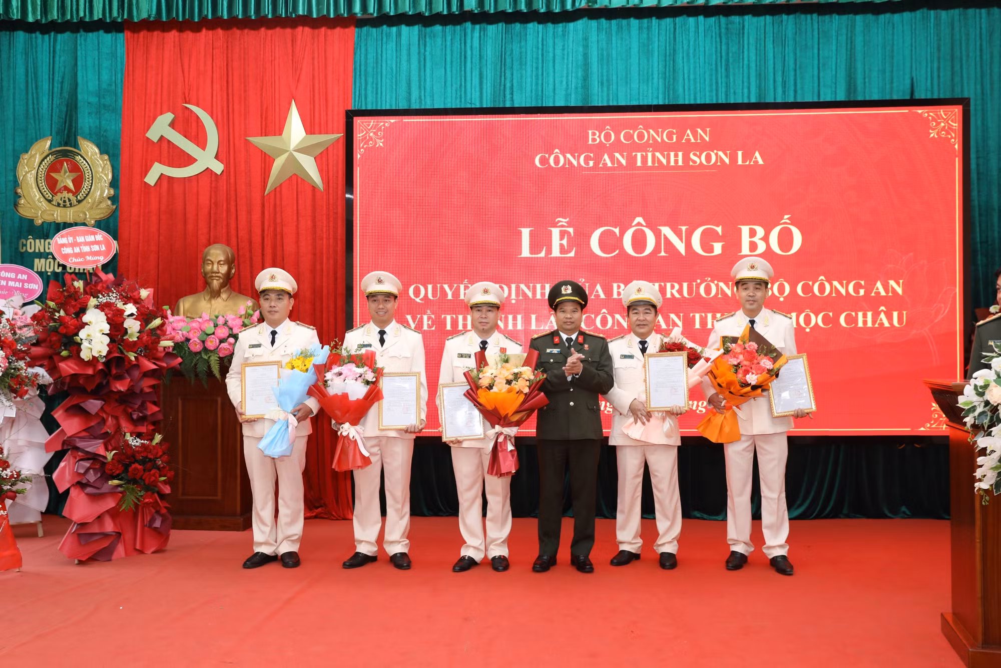 Thành lập Công an thị xã Mộc Châu -0