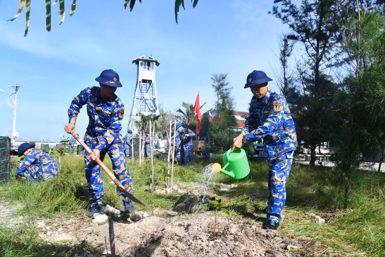 Huyện đảo Trường Sa sôi nổi hưởng ứng 