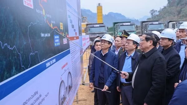 Thủ tướng thị sát dự án cao tốc Đồng Đăng - Trà Lĩnh