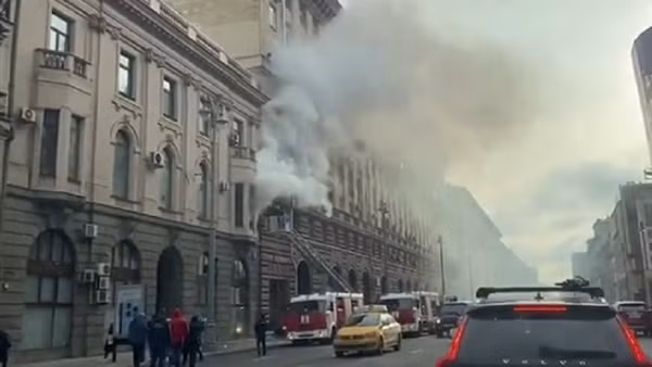 Trung tâm thương mại ở Moscow cháy lớn, có người mắc kẹt ảnh 3
