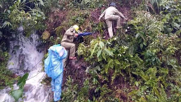 Hà Nội công bố tình huống khẩn cấp sạt lở bờ hữu sông Hồng ảnh 2