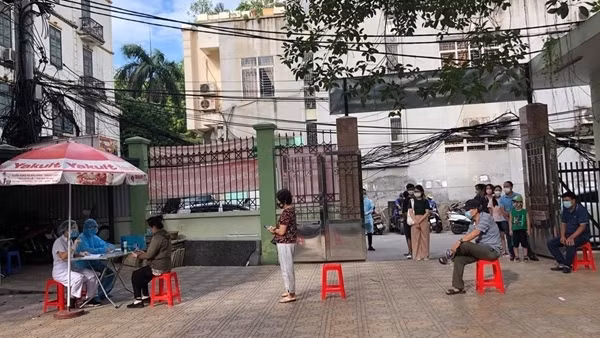 Ngày 27/10, thêm 4.411 F0, rà soát người về từ nơi có ca mắc cao ảnh 2