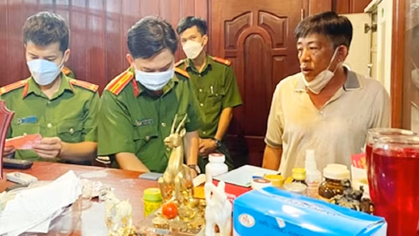Bắt đối tượng giúp “trùm buôn lậu” Mười Tường rửa tiền