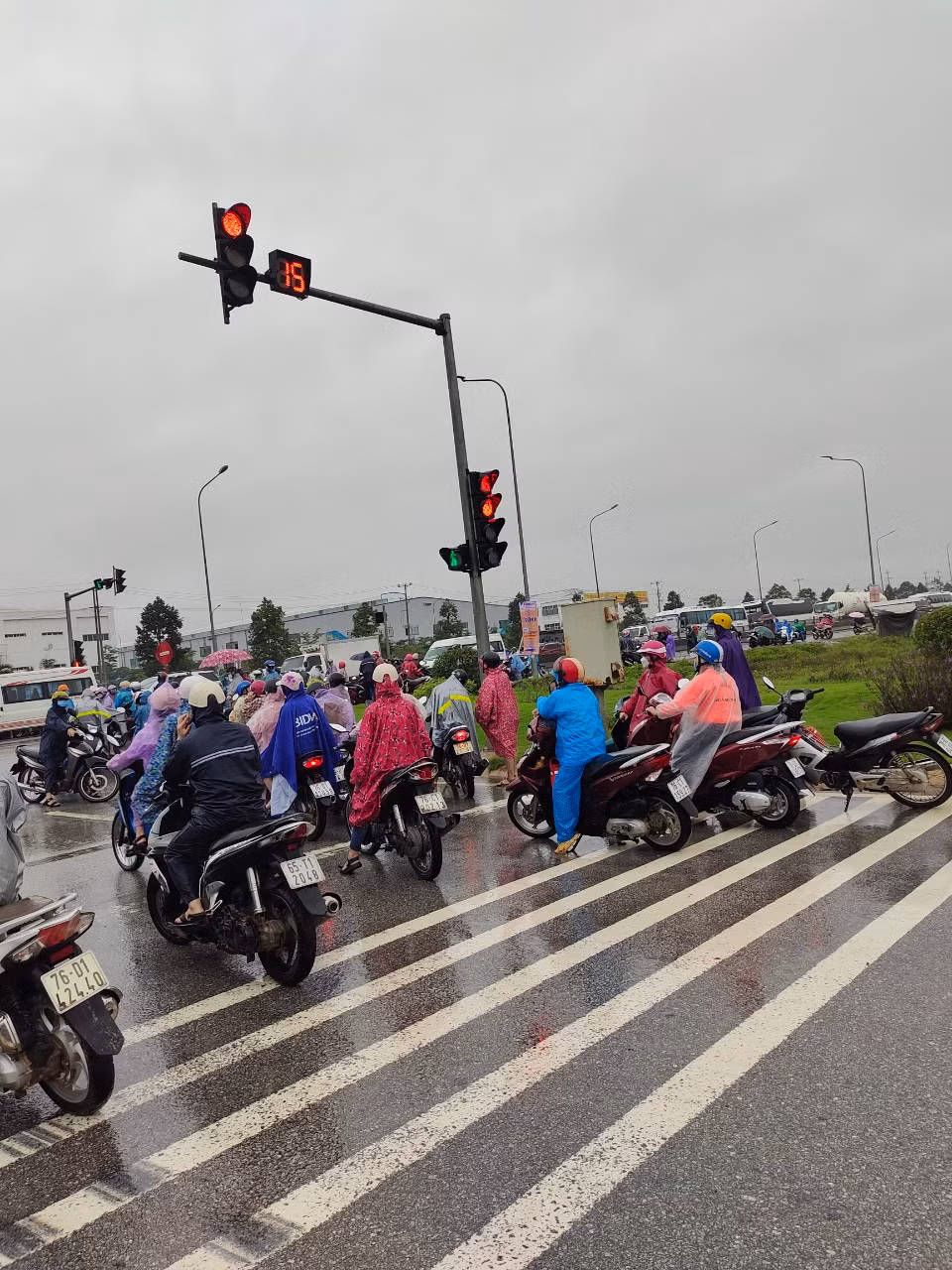 Mưa lũ gây ngập nhiều vùng trũng thấp ở miền Trung -0