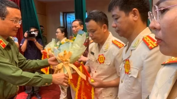 Xây dựng hình ảnh đẹp lực lượng Cảnh sát giao thông ảnh 5