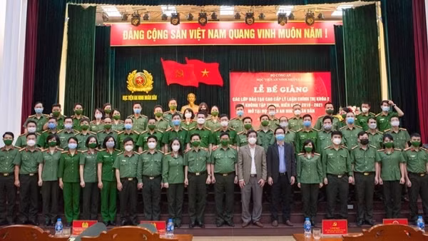Học viện ANND trao bằng tốt nghiệp cho 314 học viên ảnh 4