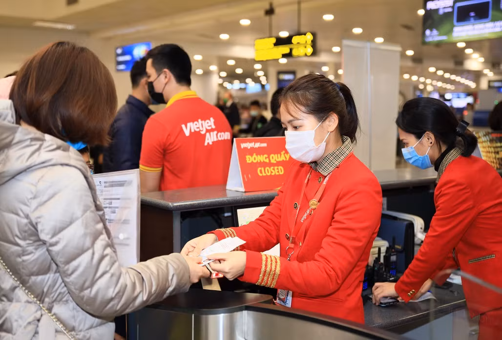 Từ 0h ngày 29/10: Hành khách đi máy bay chỉ cần khai báo y tế điện tử -0