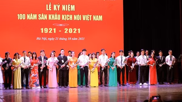 Bế mạc Tuần lễ kỷ niệm 100 năm sân khấu kịch nói Việt Nam ảnh 2