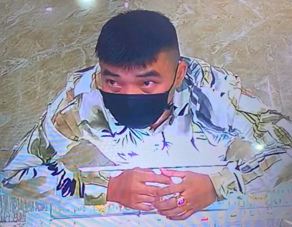 Vờ bán vàng thật tráo vàng giả -0