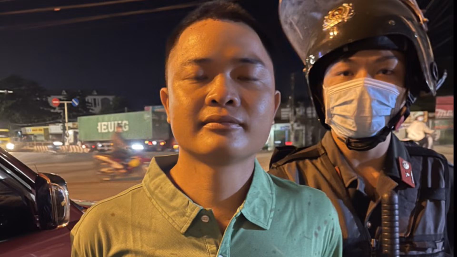 Ghen tuông vô cớ, dùng xẻng đánh chết người -0