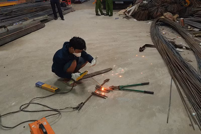 Dùng thủ đoạn “đếm đầu sắt” để lừa đảo chiếm đoạt tài sản -1