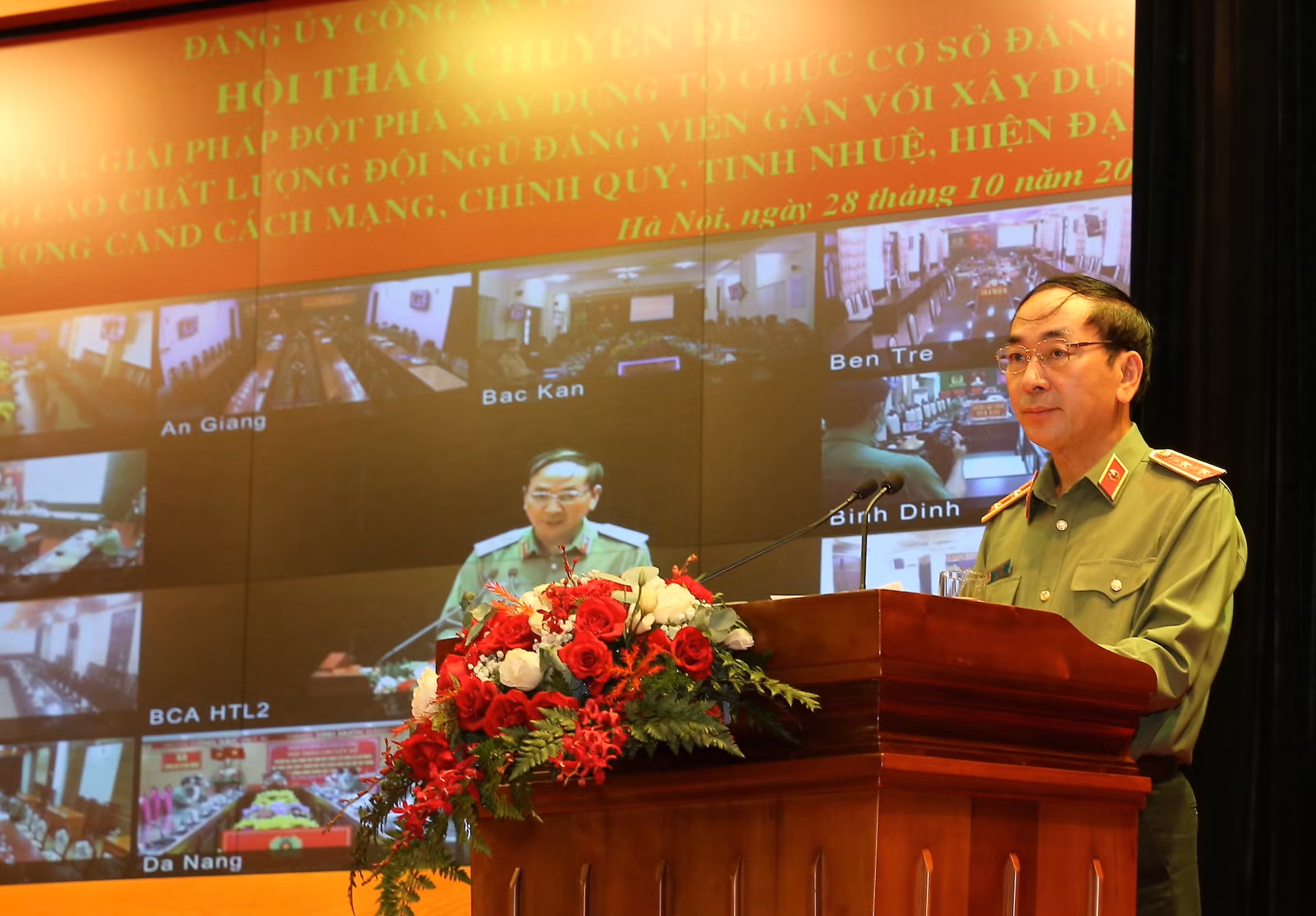 Đột phá trong xây dựng tổ chức cơ sở Đảng và nâng cao chất lượng đội ngũ đảng viên -0