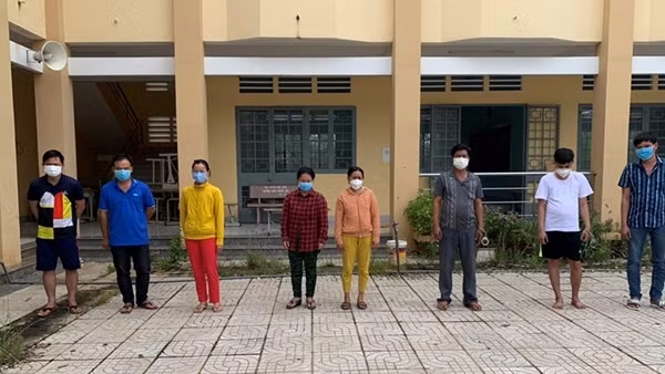 2 chị em cùng xóm cầm đầu đường dây ghi lô đề và cá độ bóng đá ảnh 2
