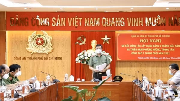 Nhận diện nguy cơ, đẩy lùi thách thức, xây dựng Đảng trường tồn cùng dân tộc ảnh 2